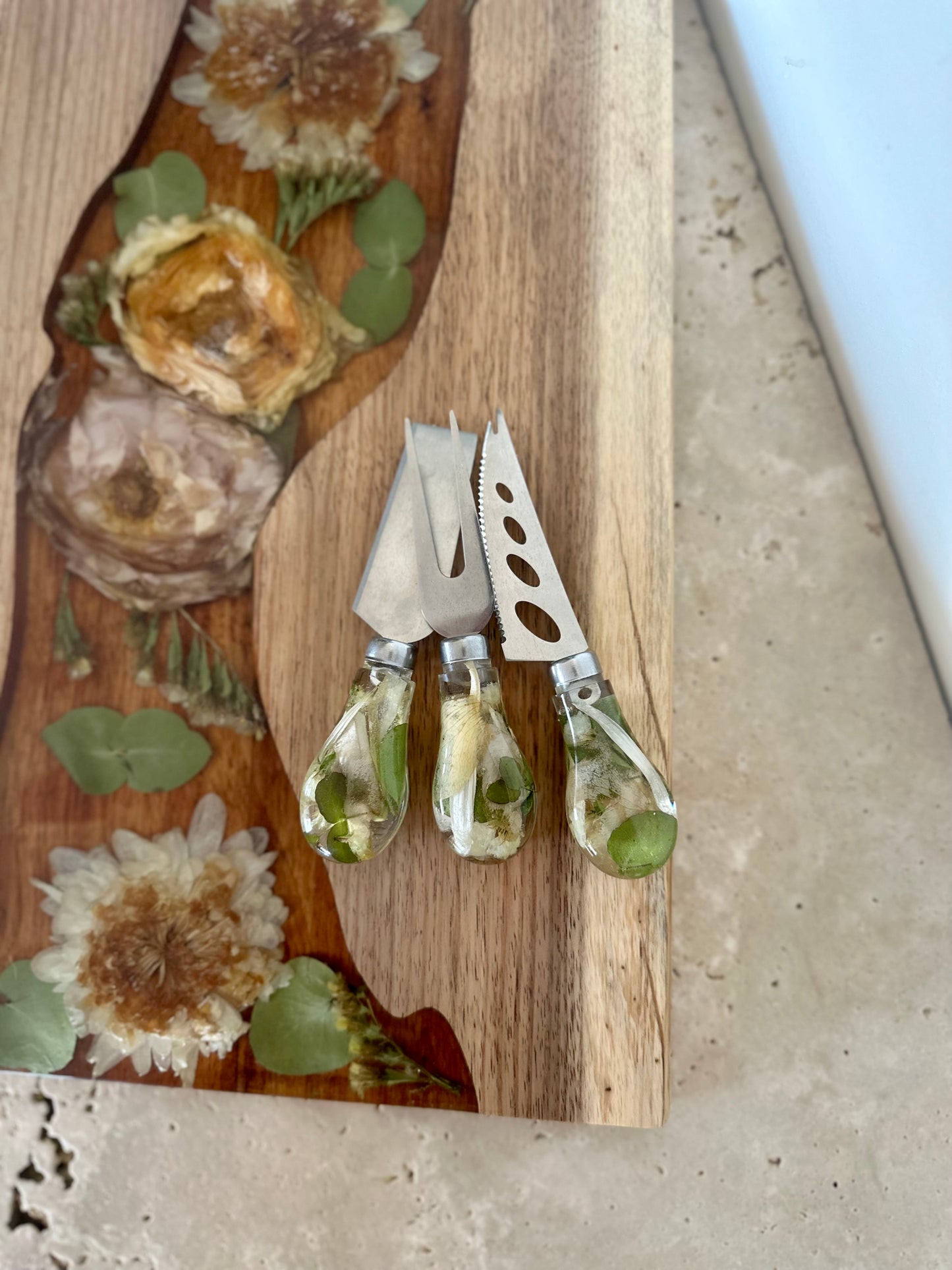 Cheese Knife Flower Preservation