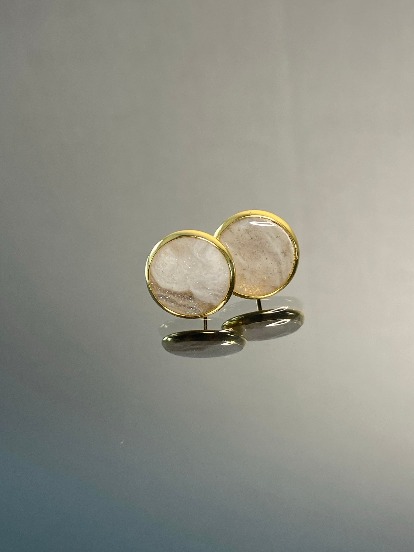 Gold Resin Stud Earrings (120)